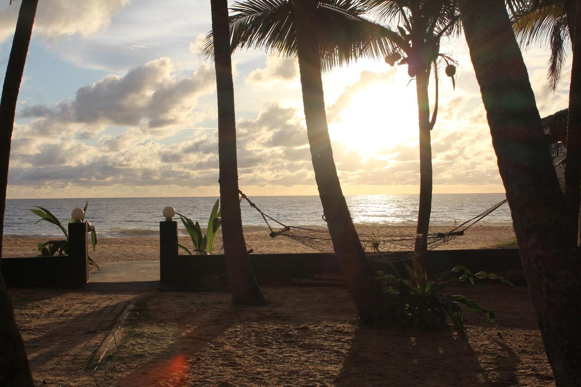 Prana Beach Hotel Ex Guli Hikkaduwa Exteriör bild