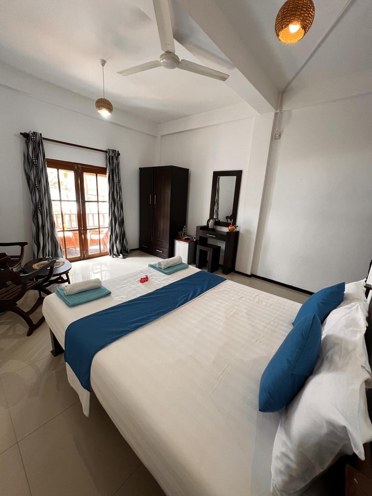 Prana Beach Hotel Ex Guli Hikkaduwa Exteriör bild