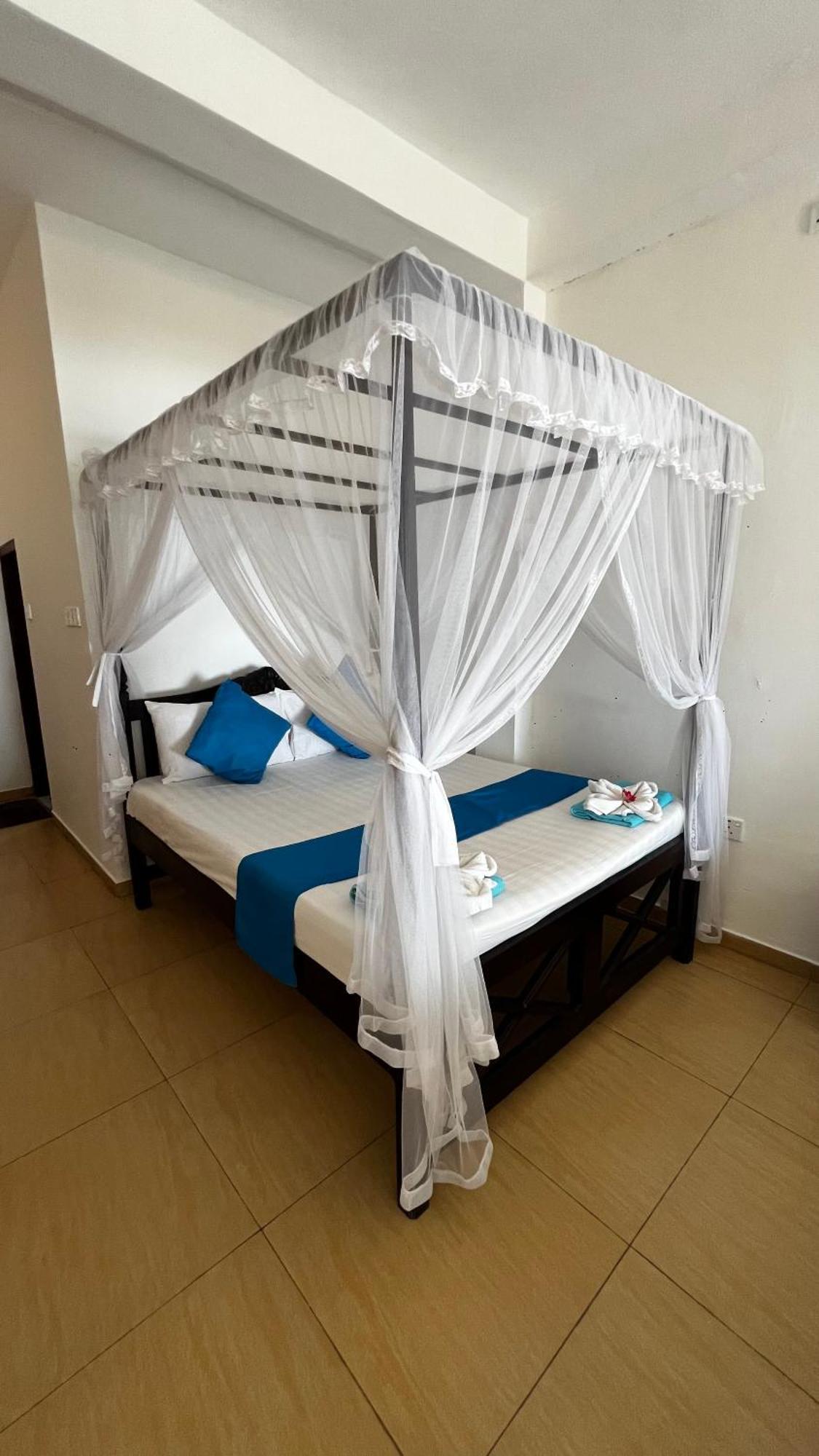 Prana Beach Hotel Ex Guli Hikkaduwa Exteriör bild
